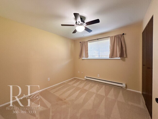 Building Photo - A Warm & Welcoming Rambler in the Heart of Central Kitsap