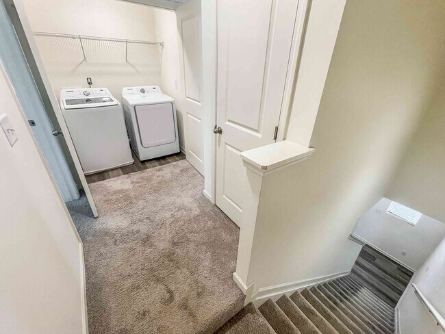 Building Photo - Cartersville Townhome - 3BR/2.5BA