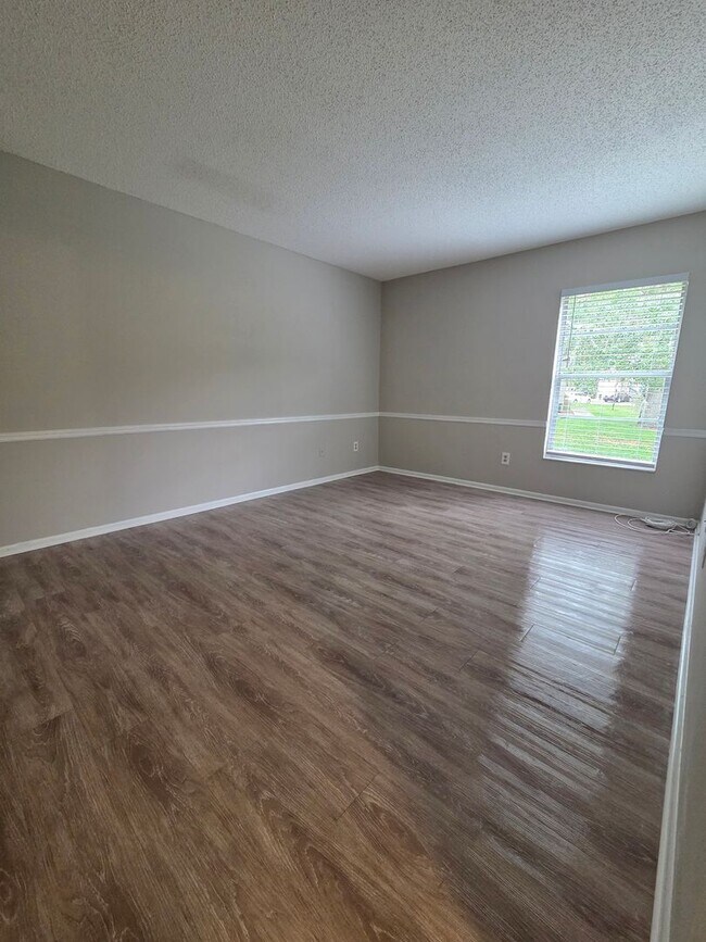 Building Photo - Come check out this first floor condo! Rea...