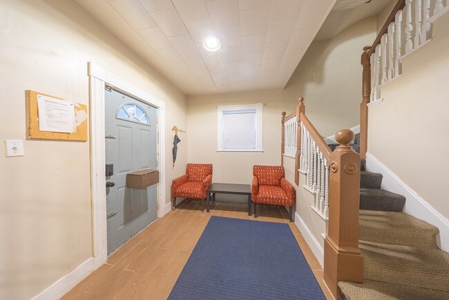 Building Photo - 31 Seattle St