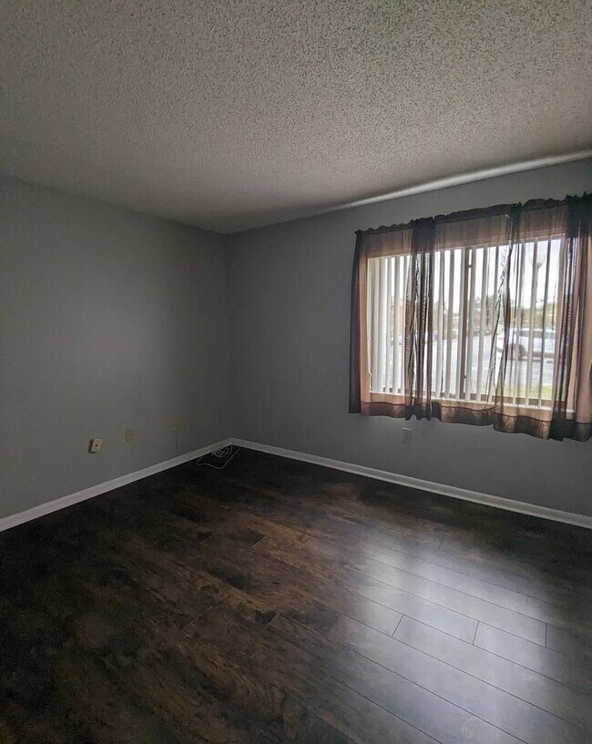 Building Photo - Centrally located, yet secluded 2 bedroom condo in the heart of Orlando for Rent
