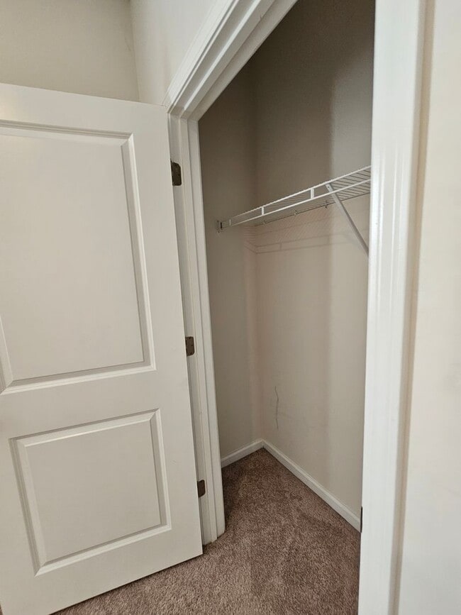 Building Photo - Long Term Rental - 3 Bed, 2 Bath in Bells ...