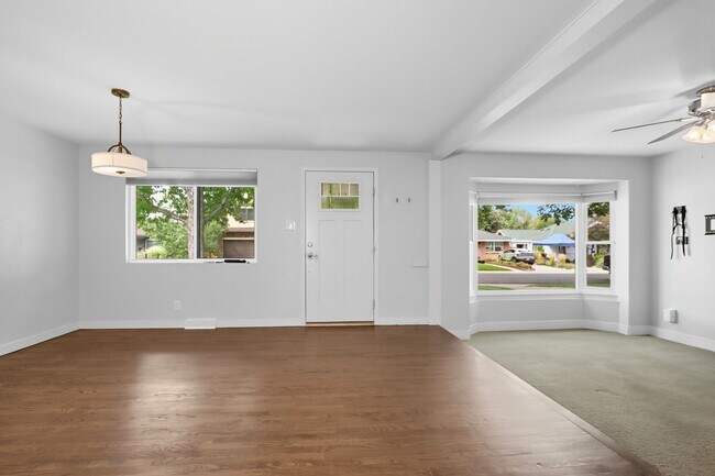Building Photo - 3 bed 1 bath Ranch in Lowry in Denver