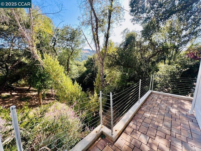 Building Photo - 6 Linda Vista