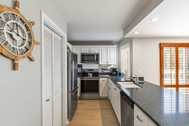 Building Photo - 353 S US Hwy 1