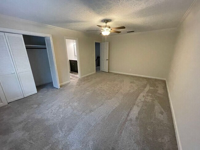 Building Photo - Executive Rental in Horseleg Creek- $3,295