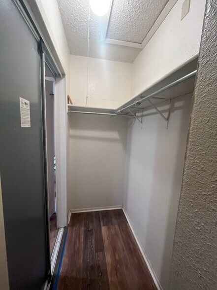 Building Photo - 11404 Walnut Ridge Dr