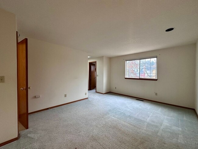 Building Photo - Bethany’s Deerfield Neighborhood – Spacious 3-Bedroom Home! | MOVE IN SPECIAL