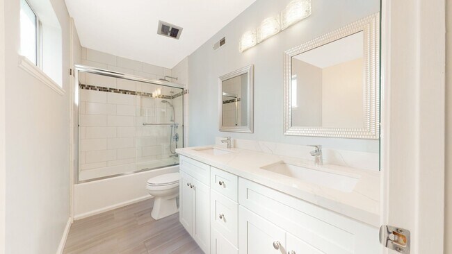 Building Photo - Sunnyvale Townhome, 3 beds 1.5 baths, Nice...