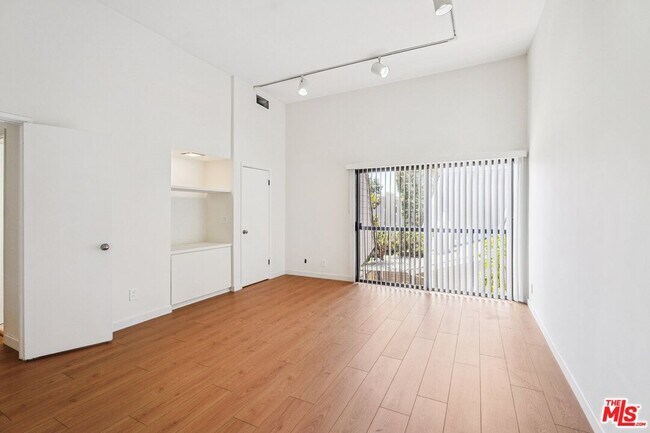 Building Photo - 13065 Mindanao Way