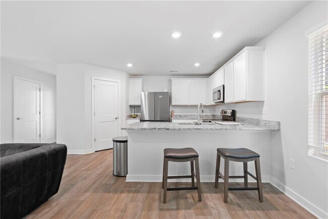 Building Photo - 3540 Station Dr