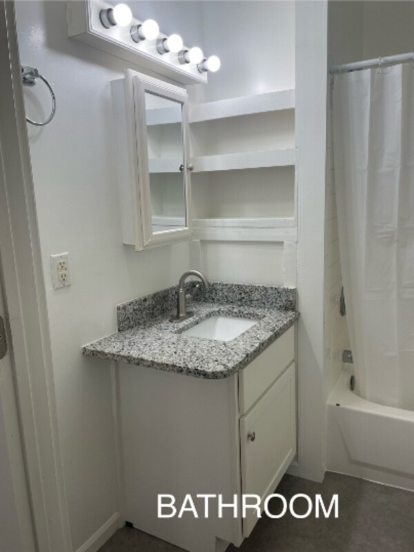 Building Photo - 219 E 13th St