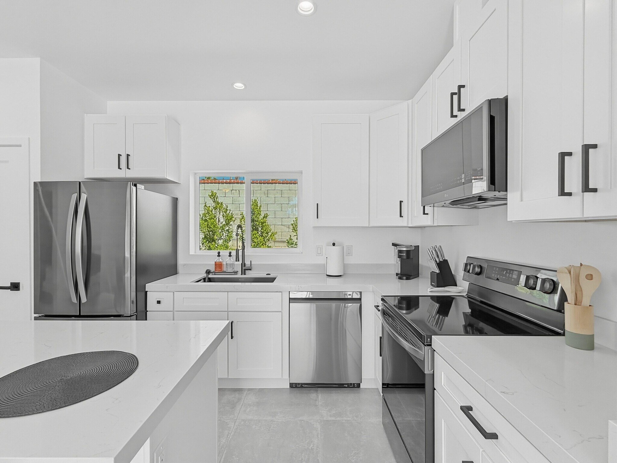 Building Photo - 2197 Jacques Dr