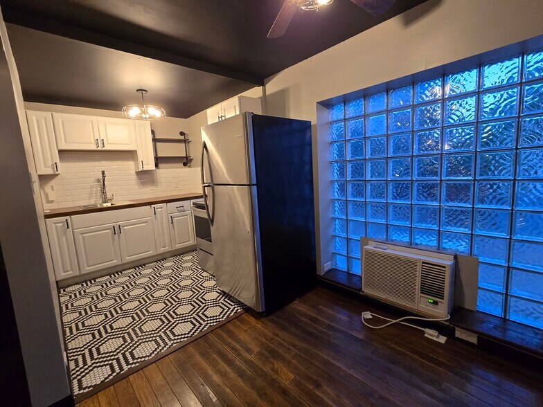 Building Photo - 606 Sunset Ave