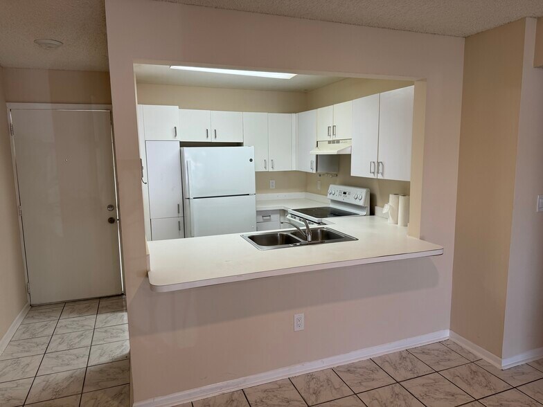 Building Photo - 430 SE 7th St