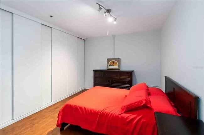 Building Photo - Stunning downtown condo waiting for you to call it home