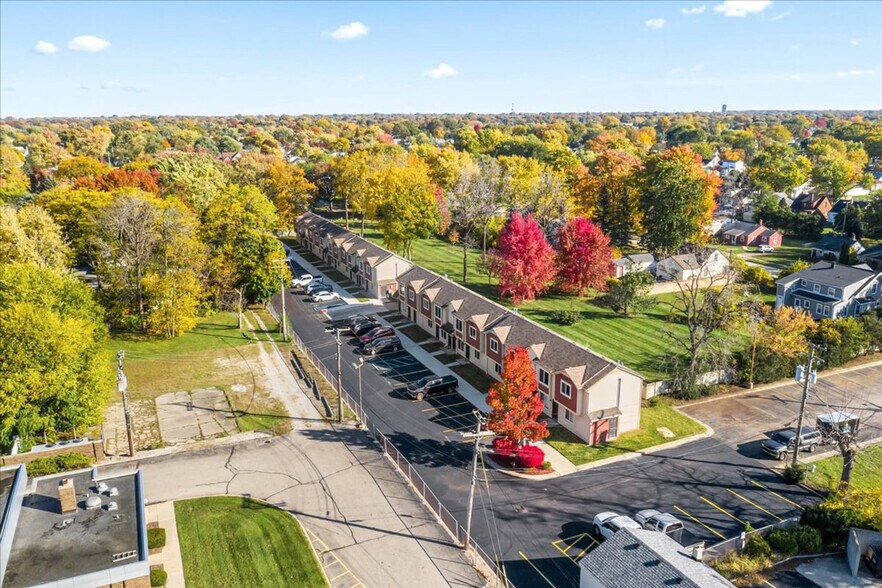 Building Photo - 18423 Sharon Ln