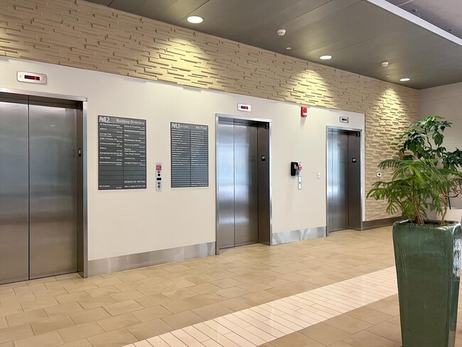 Building Photo - 3,400 SQFT CONDO IN DOWNTOWN CHAMPAIGN W/ ...