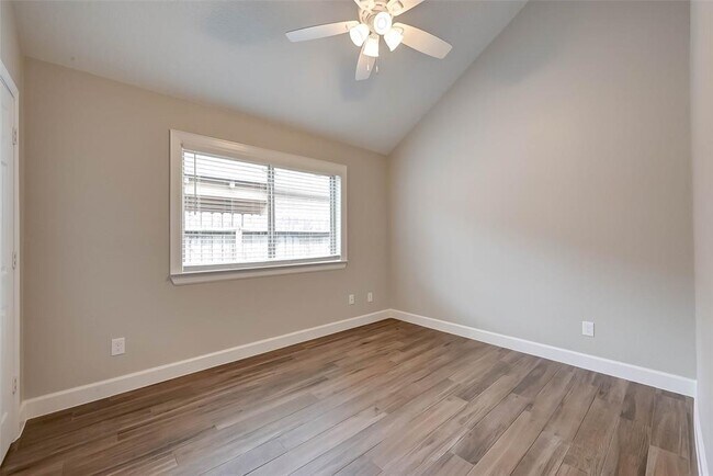 Building Photo - 2234 Kinbrook Dr