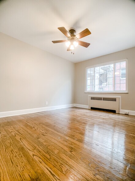 Large Bedroom #3 - 6260 Rogers Park Plz