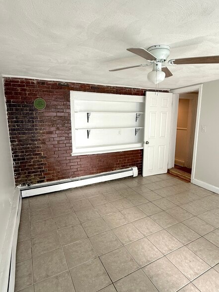 Building Photo - 84 Thorndike St