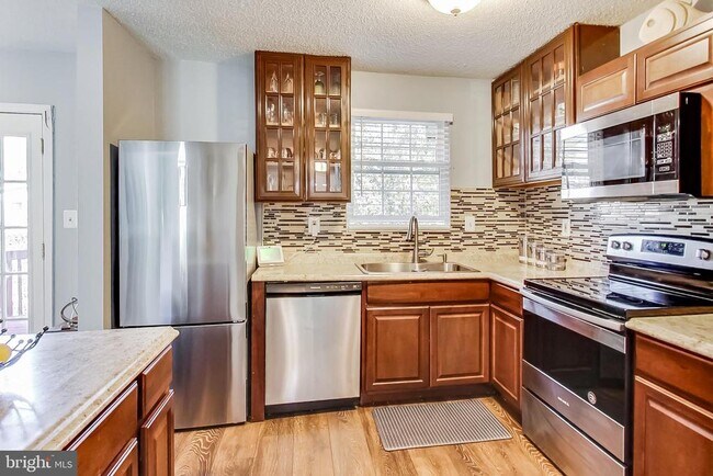 Building Photo - 6730 Mountain Lake Pl