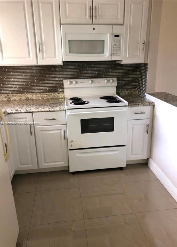 Building Photo - 8590 Sunrise Lakes Blvd