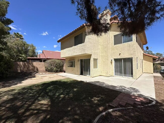 Building Photo - ozy 2-story single-family hom