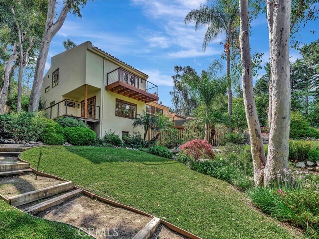 Building Photo - 3635 Serra Rd