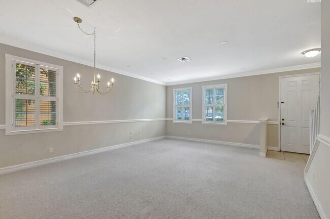 Building Photo - 575 Dakota Dr