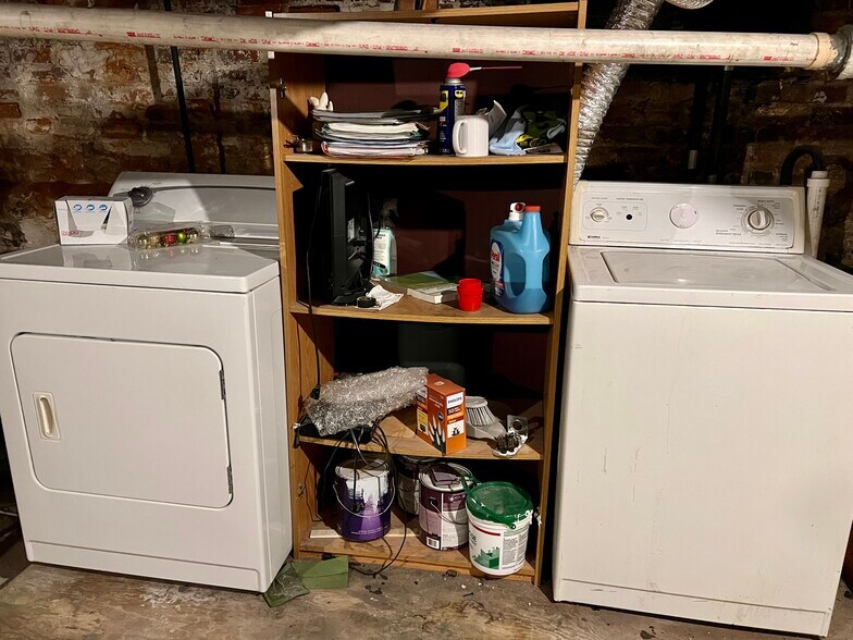 Building Photo - 117 Buttonwood St