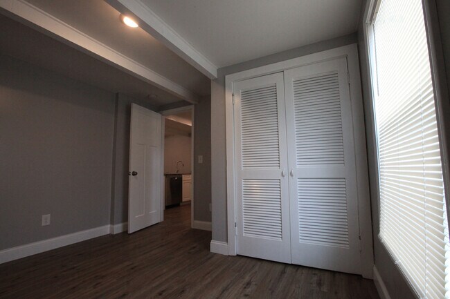 Building Photo - 34 Chalet Dr