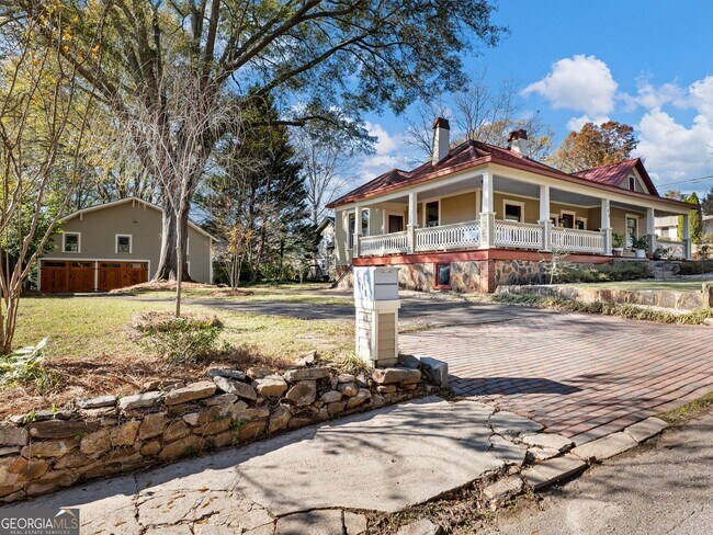 Building Photo - 249 Martin St