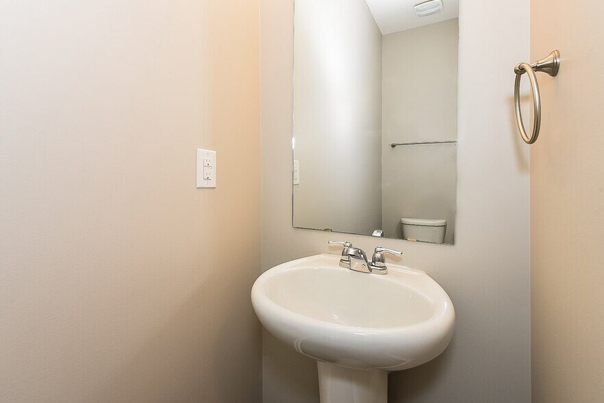 Building Photo - 481 Scotland Dr