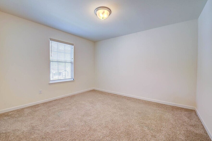 Building Photo - 732 Fox Creek Dr