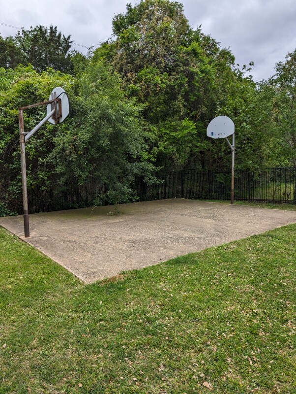 Building Photo - 2310 Bamboo Dr