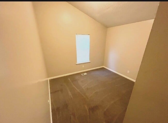 Building Photo - Price Drop Alert!  Fall Rental Specials Available! Neal Avenue Home!  Available Now