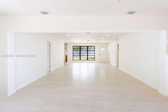 Building Photo - 19390 Whispering Pines Rd