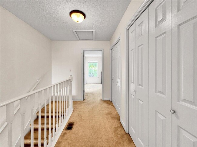 Building Photo - 994 Scenic Oak Ln
