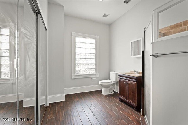 Building Photo - 1950 Redell St