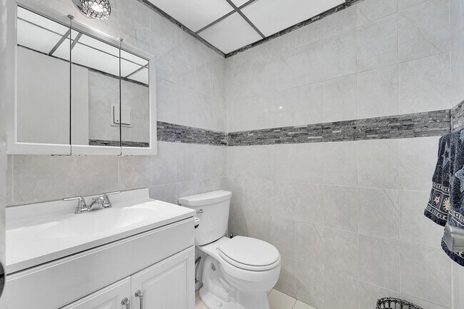 Building Photo - 407 Piedmont I