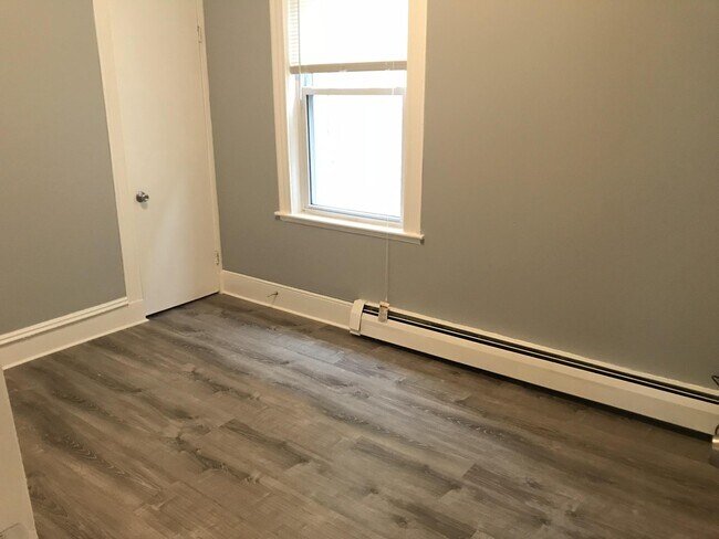 Building Photo - 146 Spencer St