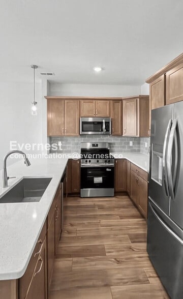 Building Photo - 747 Bespoke