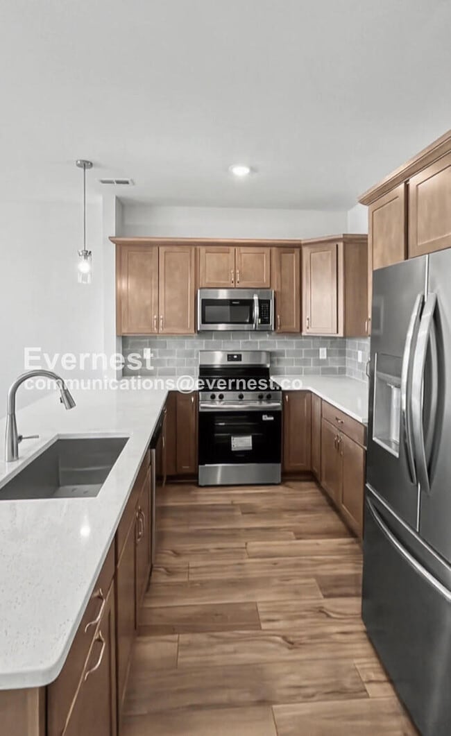 Building Photo - 2 Bed/2.5 Bath Townhome with Garage / Pet-Friendly / Available Now!