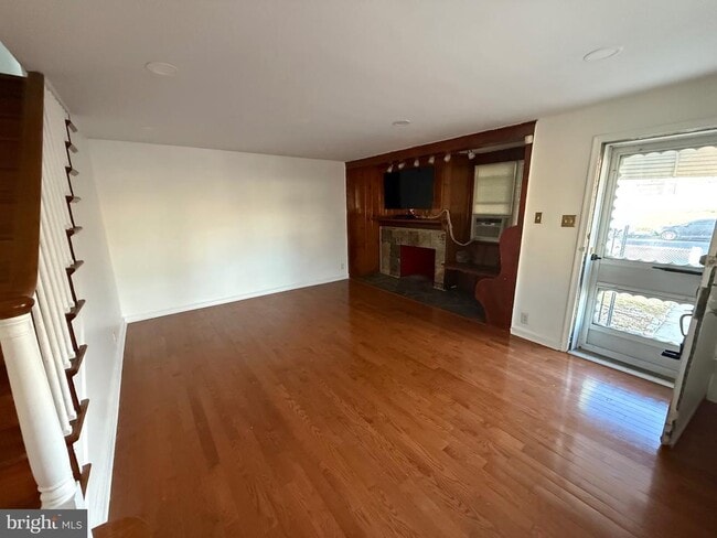 Building Photo - 363 Sherbrook Blvd