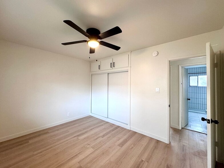 Building Photo - 1540 W 60th St