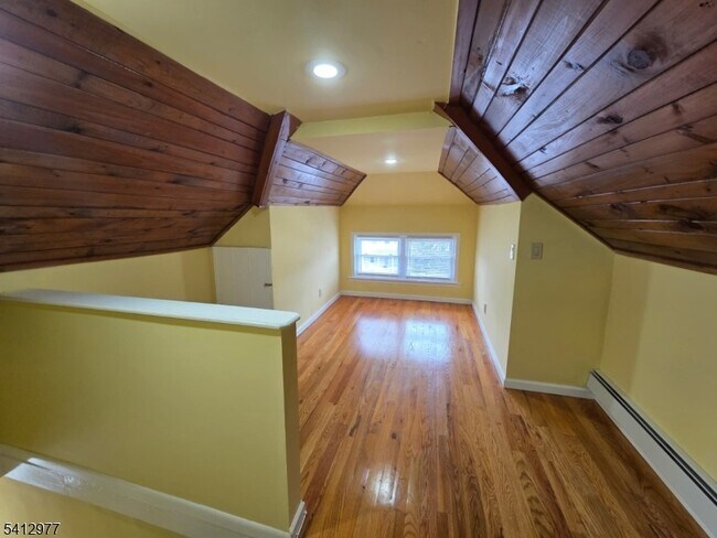 Building Photo - 5 Bay Ave