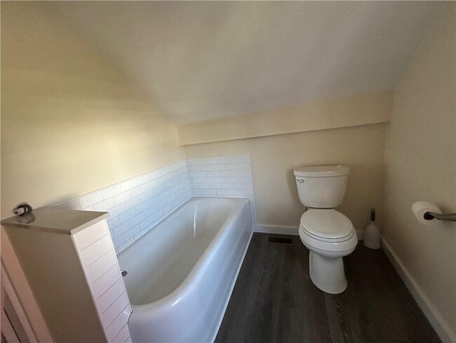 Building Photo - 39 Reynolds St