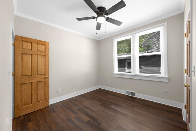 Building Photo - 714 E Jackson St