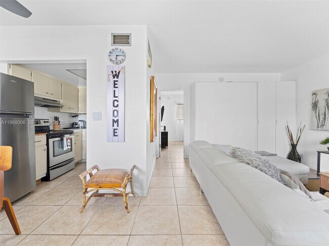 Building Photo - 3220 NE 10th St